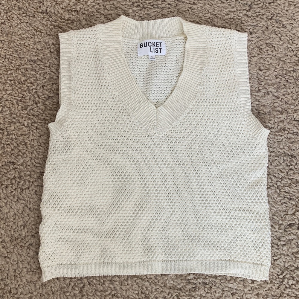 BUCKETLIST Knit Crop V-neck sleeveless top vest